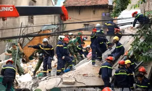 Giải cứu thêm 1 nạn nhân vụ sập nhà tại Cửa Bắc