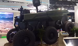 Robot quân sự tự hành nặng 7 tấn trình làng