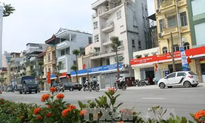 Vẫn tôn trọng logo các thương hiệu trên đường Lê Trọng Tấn