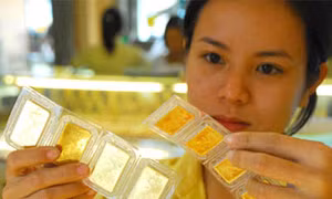 Giá vàng đảo chiều giảm nhẹ