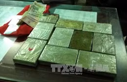 Bắt hai đối tượng buôn ma túy qua sông biên giới
