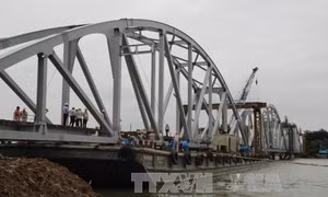 Chính thức thông tàu cầu Ghềnh