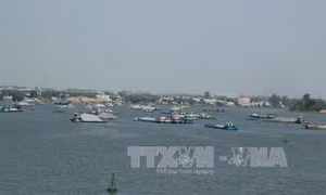 Ùn ứ ghe tàu khu vực cầu Ghềnh bị sập