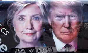 Giới chuyên gia đánh giá bà Clinton vượt trội ông Trump 
