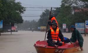 Mưa lũ, lốc xoáy hoành hành Quảng Bình, Quảng Trị 