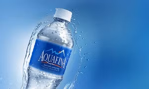 Aquafina hỗ trợ bà con vùng hạn mặn