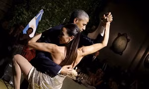 Ông Obama nhảy Tango điệu nghệ cùng vũ công xinh đẹp