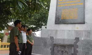 Phó Chủ tịch Quốc hội dự đêm giao lưu nghệ thuật "Lời thề La Tiến"