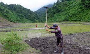 Người dân Mường Lay thiếu đất sản xuất