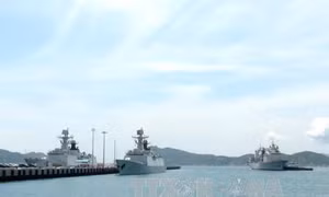 3 tàu Hải quân Trung Quốc thăm cảng Cam Ranh