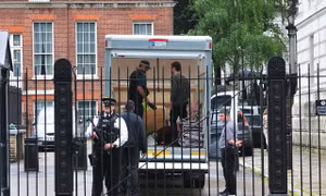 Ông Cameron mang theo những gì khi rời dinh Thủ tướng