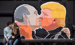 Tổng thống Putin và Donald Trump "ôm hôn" thắm thiết