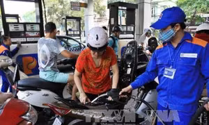 Giá xăng giảm mạnh lần thứ 4 liên tiếp trong vòng 2 tháng qua