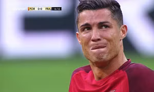 Những giọt nước mắt của Cristiano Ronaldo