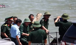 Đồng chí Nguyễn Thiện Nhân thăm hỏi phi công ​Nguyễn Hữu Cường