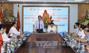 Đồng chí Võ Văn Thưởng chúc mừng các cơ quan báo chí