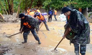 Ấm lòng nhân dân trong mùa mưa bão