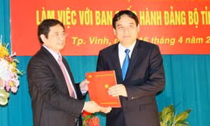 Đồng chí Nguyễn Đắc Vinh giữ chức Bí thư Tỉnh ủy Nghệ An