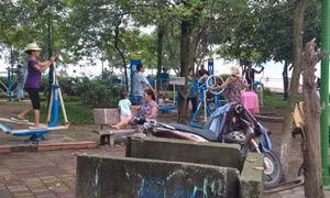 Người dân Thủ đô hào hứng với thiết bị thể thao ngoài trời
