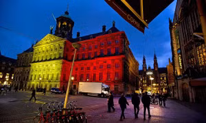 Màu cờ Bỉ phủ khắp thế giới sau loạt khủng bố Brussels