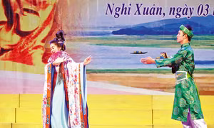 Ai khen Thúy Kiều nhiều nhất?
