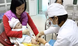 Hà Nội: Sáng 18/8 có thêm 4.000 liều vaccine Pentaxim
