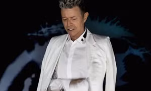 Cố danh ca David Bowie giành quán quân Billboard