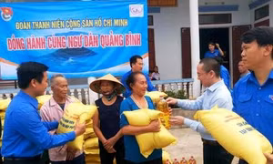 Tân Hiệp Phát tặng gạo, dầu ăn cho ngư dân Quảng Bình, Hà Tĩnh