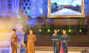 Mãn nhãn với đêm hội áo dài Festival Huế