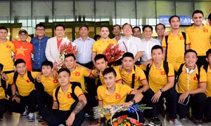 Người hâm mộ hân hoan chào đón tuyển Futsal Việt Nam