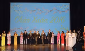 Sinh viên Việt Nam ở Canada tưng bừng chào Xuân với Gala 2016
