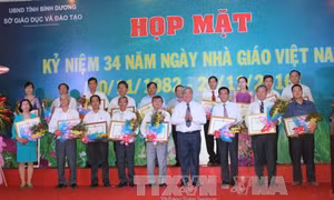 Tôn vinh sự nghiệp "trồng người"