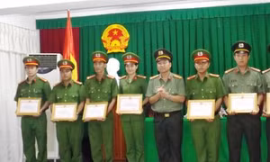 Thưởng nóng cán bộ chuyên án bắt thanh tra giao thông ăn hối lộ