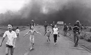 Facebook khôi phục đăng ảnh “Em bé Napalm”