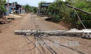 Lốc xoáy tốc mái hàng trăm ngôi nhà ở Bình Phước 