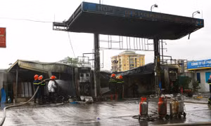 Cháy lớn tại cây xăng Đền Lừ, Hà Nội