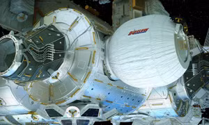 Các phi hành gia vào ngôi nhà không gian trên ISS 