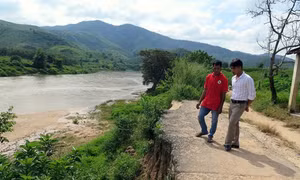 Sạt lở nghiêm trọng quanh thị trấn Kon Rẫy, Kon Tum