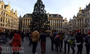 Brussels vận động du khách quay trở lại