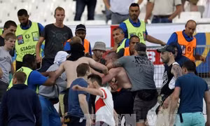 "Gấu" Nga có thể vị loại khỏi Euro 2016 nếu CĐV tiếp tục ẩu đả