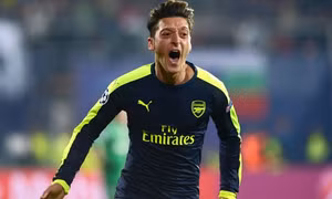 Arsenal, Atletico Madrid, Bayern và PSG sớm giành vé đi tiếp