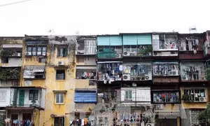 Hà Nội di dời khẩn cấp dân tại 3 chung cư cũ