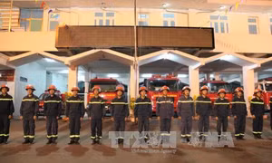 Những người đón giao thừa lặng lẽ 