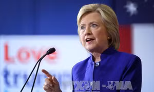 Trước thềm cuộc tranh luận đầu tiên, bà Clinton vẫn dẫn điểm
