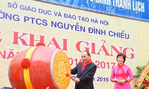 Thủ tướng Nguyễn Xuân Phúc dự khai giảng với học sinh khiếm thị