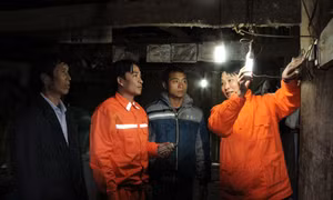 Khi ánh điện tỏa sáng vùng cao