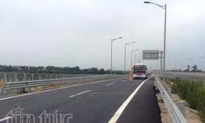 Họa khó lường từ trò ném đá ô tô trên cao tốc