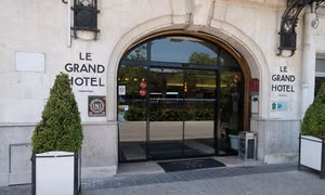Pháp: Chủ khách sạn Grand Hotel bị bắt cóc