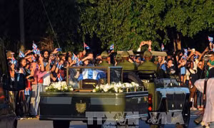 Người dân Cuba tiễn biệt lãnh tụ Fidel Castro về nơi an nghỉ cuối cùng