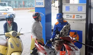 Giá xăng giảm hơn 300 đồng sau 5 lần tăng